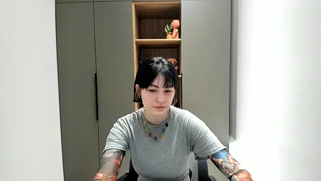 GloriaLemanski online show from 2, 11, 2025