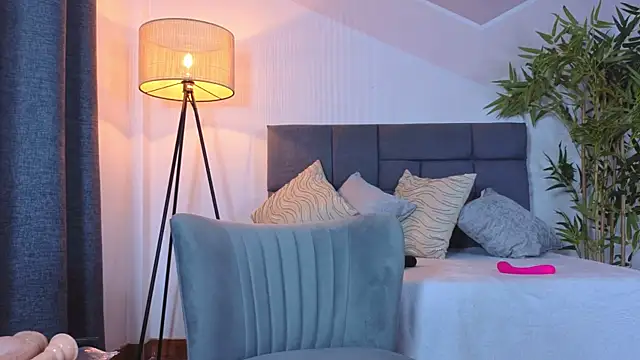 kinkyzoe20 online show from 3, 11, 2025