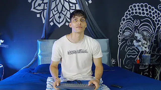 AlessioVitale online show from 16, 12, 2025