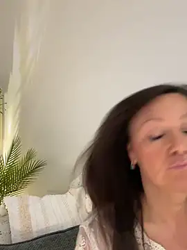 HotLdyllic online show from 13, 5, 2026