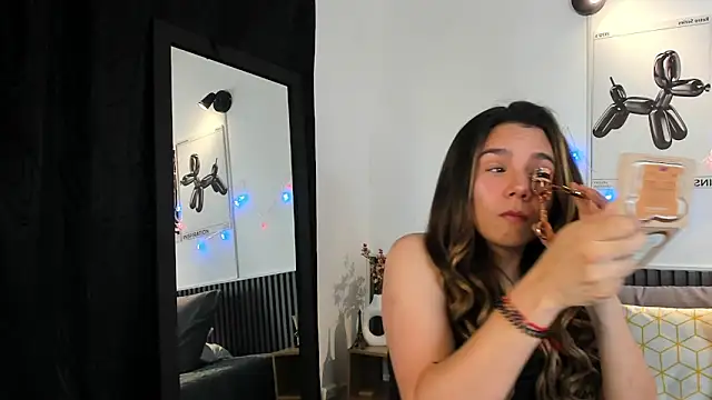 Cloe Bonne online show from 5, 12, 2025