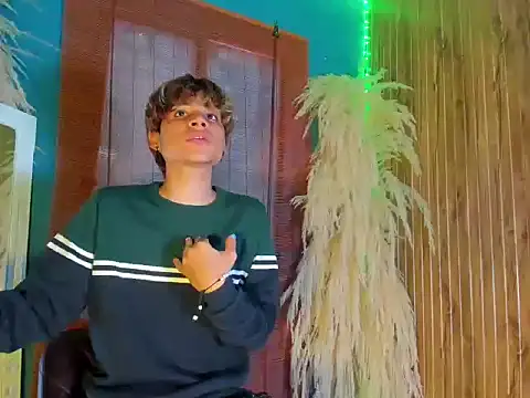 Leo Glow online show from 20, 12, 2025