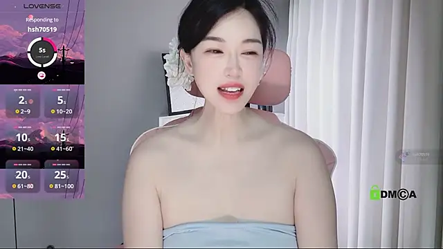 Snapshot of YunShan-33 chatting on 24, 6, 2026 YunShan-33 online show from 24, 6, 2026