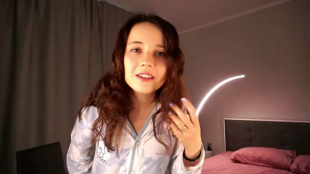 Snapshot of MonikaStablein chatting on 1, 11, 2025 MonikaStablein online show from 1, 11, 2025