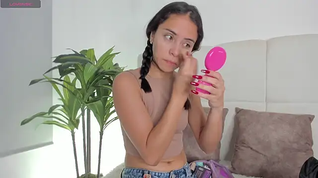 Doll Meyleer online show from 15, 12, 2025