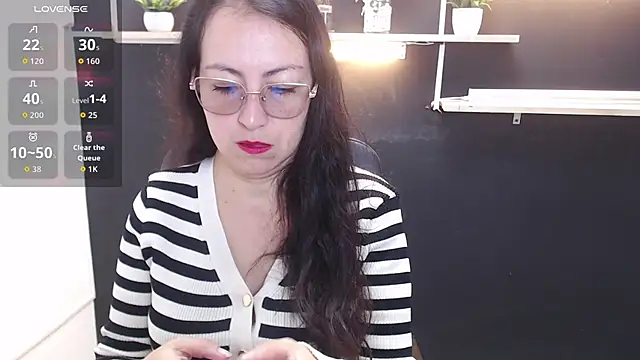 Lauryn Jones online show from 17, 4, 2026