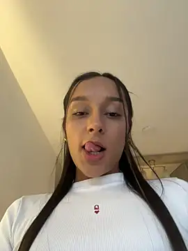 Snapshot of Brunettecollins05 chatting on 14, 4, 2026 Brunettecollins05 online show from 14, 4, 2026