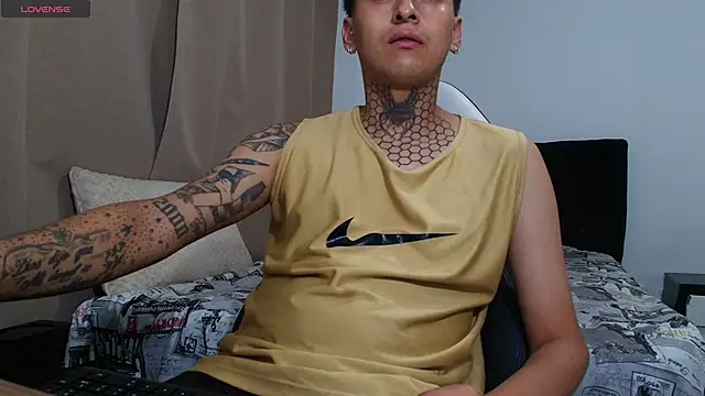 Snapshot of emi_liano10 chatting on 9, 11, 2025 emi liano10 online show from 9, 11, 2025