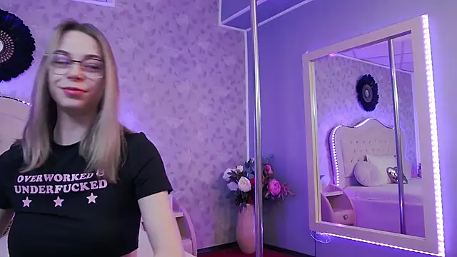 Snapshot of GracieCute chatting on 3, 3, 2025 GracieCute online show from 3, 3, 2025