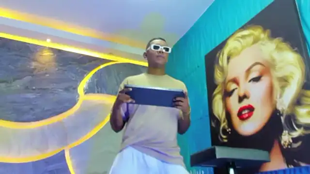 Snapshot of the_hot_boy0 chatting on 13, 11, 2025 the hot boy0 online show from 13, 11, 2025