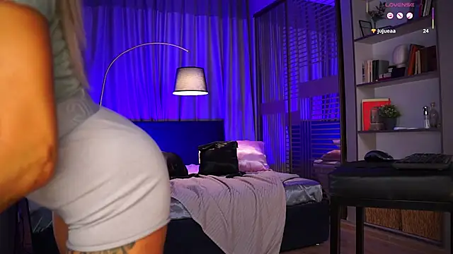 Nikki  Amour online show from 6, 3, 2026