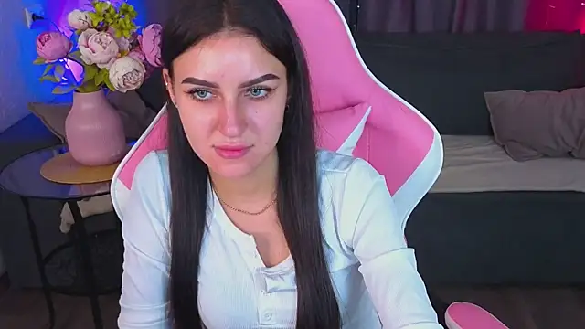 Katrin Mur online show from 5, 11, 2025