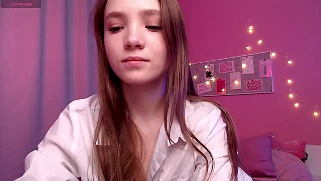 Adria Arjona online show from 17, 3, 2026