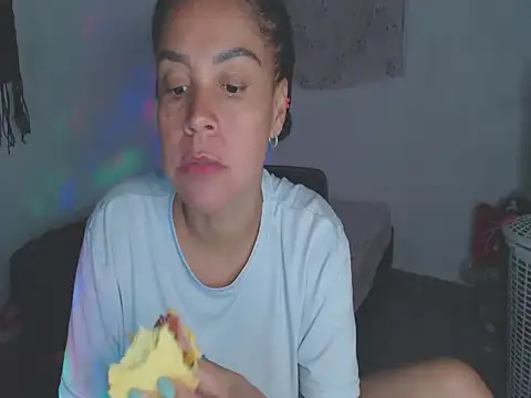 shayna cute online show from 9, 6, 2026