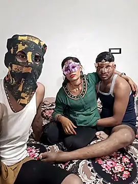 Snapshot of Real-Family chatting on 26, 11, 2025 Real-Family online show from 26, 11, 2025