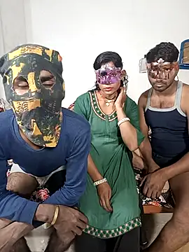 Snapshot of Real-Family chatting on 28, 11, 2025 Real-Family online show from 28, 11, 2025