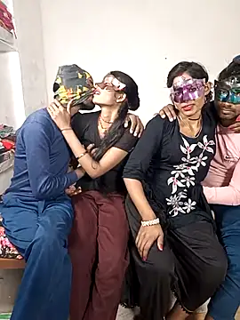 Snapshot of Real-Family chatting on 2, 12, 2025 Real-Family online show from 2, 12, 2025