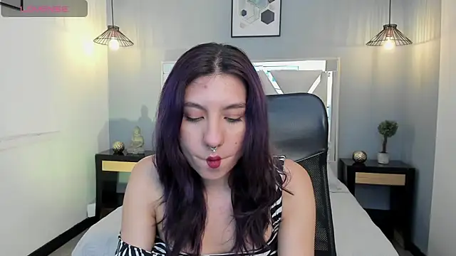 Snapshot of zoe-moreau chatting on 2, 3, 2026 zoe-moreau online show from 2, 3, 2026