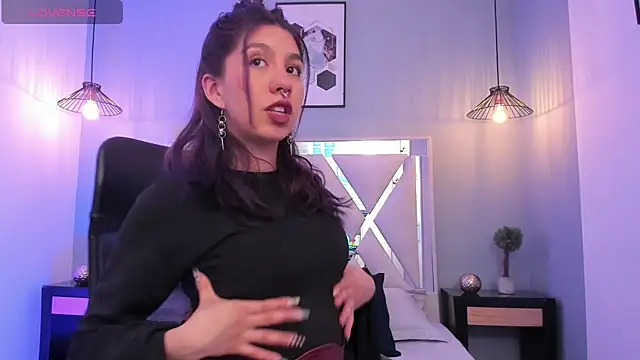 Snapshot of zoe-moreau chatting on 3, 3, 2026 zoe-moreau online show from 3, 3, 2026