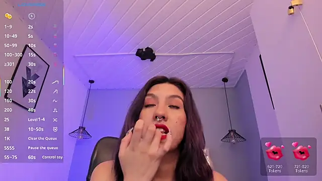 Snapshot of zoe-moreau chatting on 5, 3, 2026 zoe-moreau online show from 5, 3, 2026