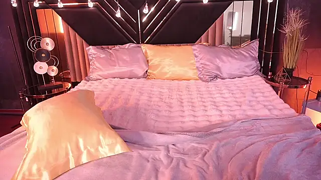 ZafiraMoonn online show from 23, 12, 2025