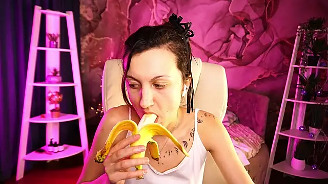 Snapshot of ZafiraMoonn chatting on 2, 3, 2026 ZafiraMoonn online show from 2, 3, 2026