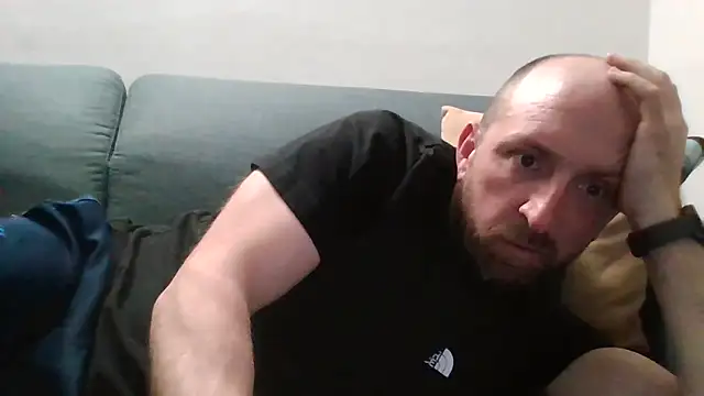 Snapshot of luca_beech88 chatting on 6, 4, 2026 luca beech88 online show from 6, 4, 2026