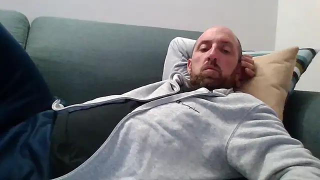 Snapshot of luca_beech88 chatting on 27, 4, 2026 luca beech88 online show from 27, 4, 2026