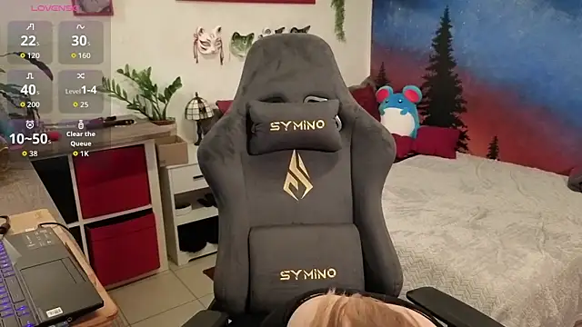 ScarletKitsunyaa online show from 4, 11, 2025