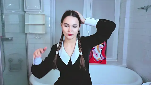 Snapshot of LeenaPuita chatting on 20, 11, 2025 LeenaPuita online show from 20, 11, 2025