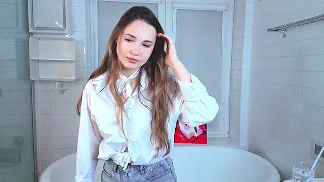 Snapshot of LeenaPuita chatting on 22, 11, 2025 LeenaPuita online show from 22, 11, 2025