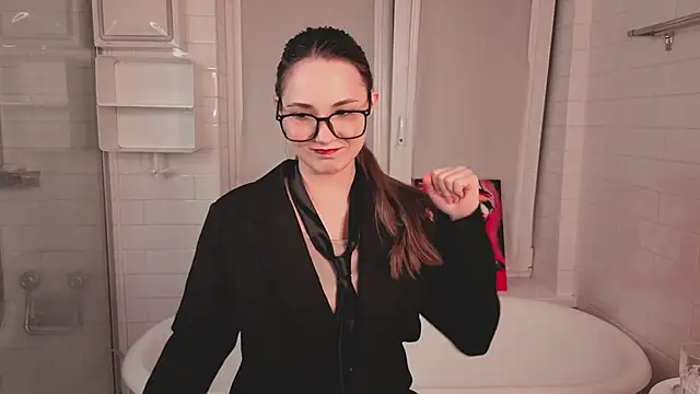 Snapshot of LeenaPuita chatting on 24, 11, 2025 LeenaPuita online show from 24, 11, 2025