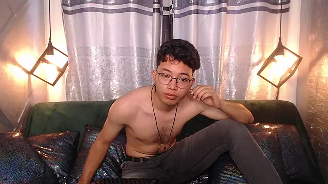 Snapshot of alexy_re chatting on 8, 11, 2025 alexy re online show from 8, 11, 2025