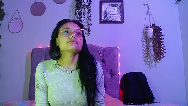 Snapshot of valkiry_ chatting on 6, 4, 2026 valkiry online show from 6, 4, 2026