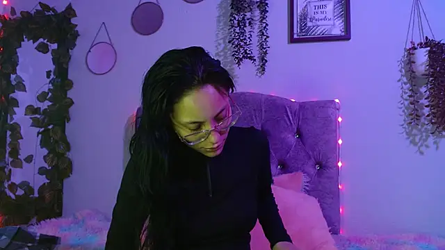 Snapshot of valkiry_ chatting on 10, 4, 2026 valkiry online show from 10, 4, 2026