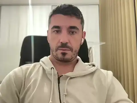 Snapshot of x2straight chatting on 4, 11, 2025 x2straight online show from 4, 11, 2025