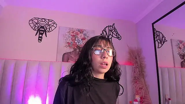 Isabella Crofts online show from 19, 11, 2025