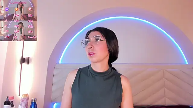 Isabella Crofts online show from 20, 5, 2026