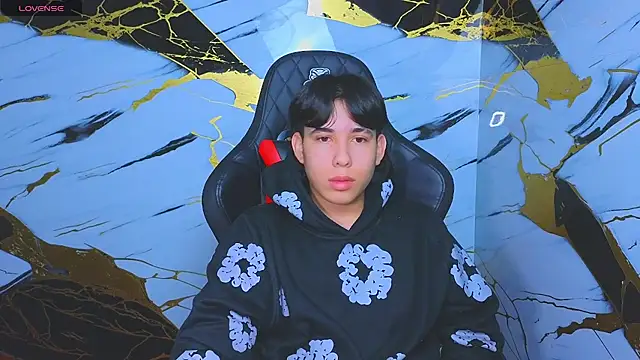 Snapshot of Suarezz10_ chatting on 6, 11, 2025 Suarezz10 online show from 6, 11, 2025