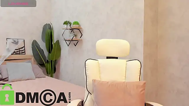 Snapshot of Ella_Burns chatting on 5, 11, 2025 Ella Burns online show from 5, 11, 2025