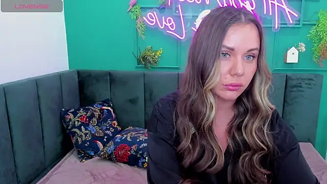 TracyMooree online show from 9, 11, 2025