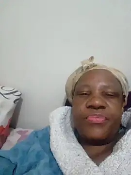 Snapshot of Mommy_Sienna chatting on 15, 12, 2025 Mommy Sienna online show from 15, 12, 2025