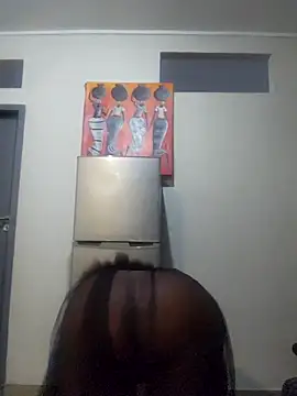 Snapshot of Mommy_Sienna chatting on 19, 12, 2025 Mommy Sienna online show from 19, 12, 2025