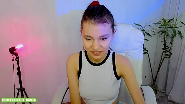 Little  Lunaa online show from 25, 2, 2026