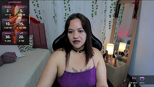 Snapshot of Victoria_Wilde_ chatting on 6, 11, 2025 Victoria Wilde online show from 6, 11, 2025