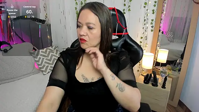 Snapshot of Victoria_Wilde_ chatting on 18, 11, 2025 Victoria Wilde online show from 18, 11, 2025