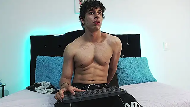 Snapshot of chris_evans27 chatting on 13, 2, 2026 chris evans27 online show from 13, 2, 2026