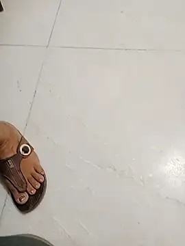 Snapshot of Redhotrose_couple chatting on 14, 11, 2025 Redhotrose couple online show from 14, 11, 2025