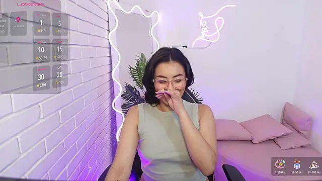 PEACHY TAY online show from 5, 12, 2025