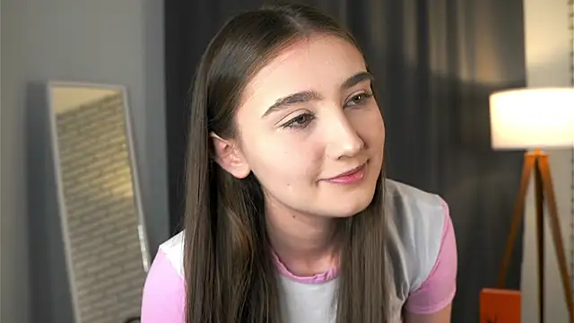 Snapshot of AriannaSemke chatting on 8, 11, 2025 AriannaSemke online show from 8, 11, 2025